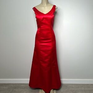 Donna Grey beautiful red satin gown size 4